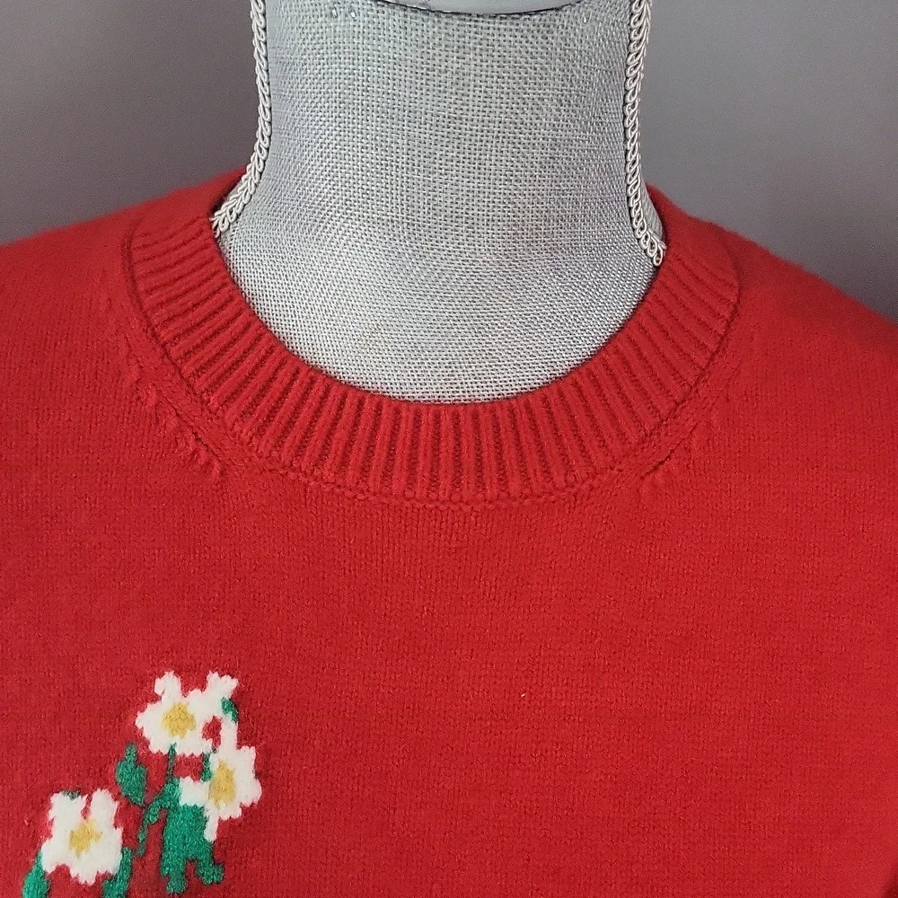 Red Deer Pattern Sweater - Picture 2 of 11